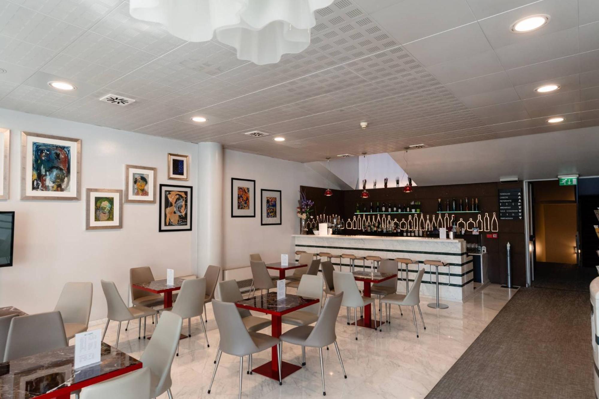 Hotel Ristorante I Castelli Alba  Esterno foto