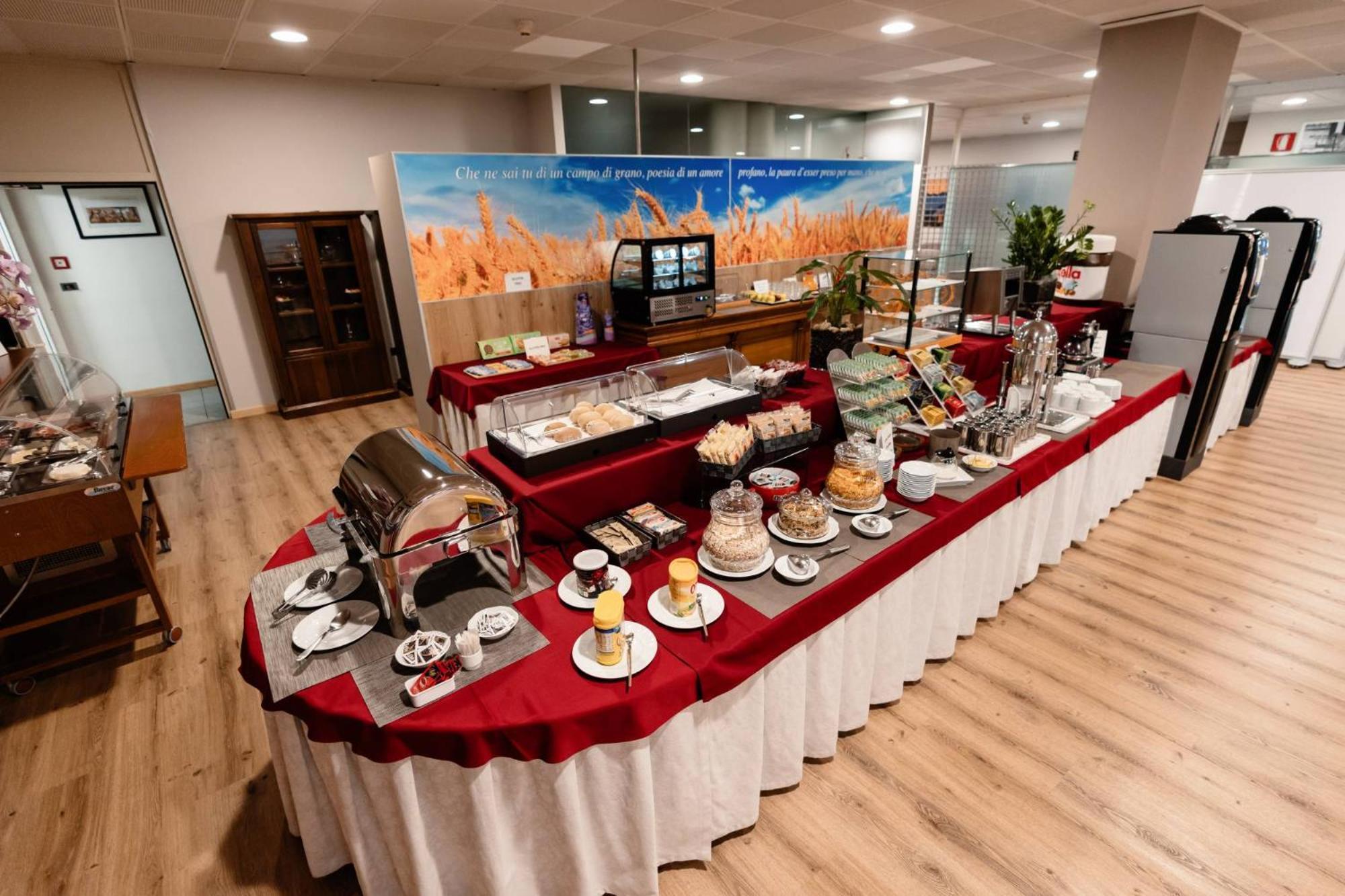 Hotel Ristorante I Castelli Alba  Esterno foto