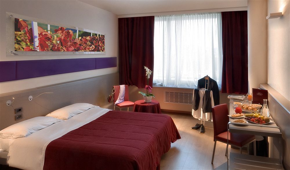 Hotel Ristorante I Castelli Alba  Esterno foto